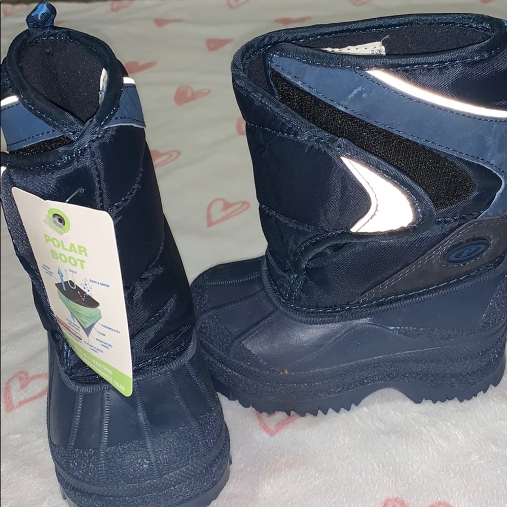 Brand new snow boots